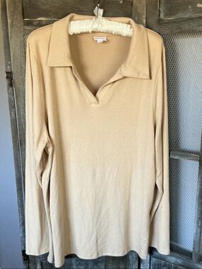 LuLaRoe Courtney style v neck top